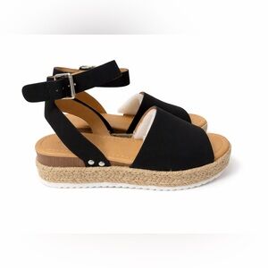 Kohl's Black and Tan Espadrille Sandals
